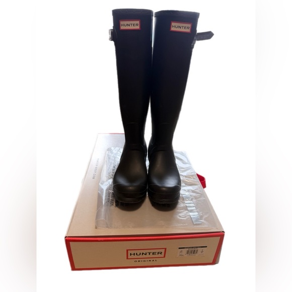 Hunter Shoes - Hunter Black Tall Rain Boots

Original matte black

Women 8
Men’s 7
UK 6 
EU 39